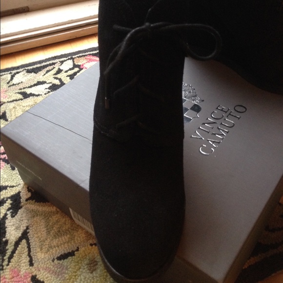 Vince Camuto black suede booties - Picture 2 of 4