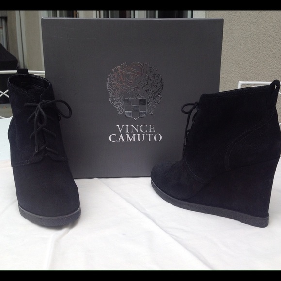 Vince Camuto black suede booties - Picture 3 of 4