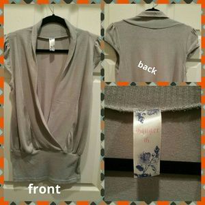 ?? Grey top, cute with jeans ??