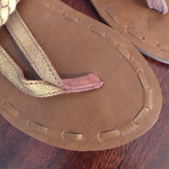 O'Neill Flip Flops - Picture 3 of 4