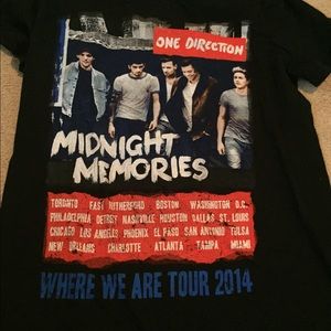 One Direction WWA tour top.