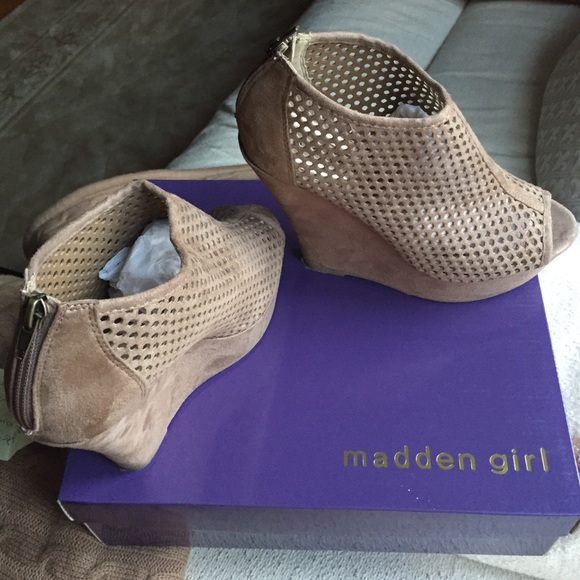 Madden Girl Wedges Size 8
