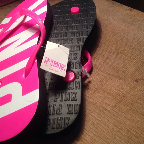 PINK Victoria's Secret flip flops size small! 💗 - Picture 2 of 2