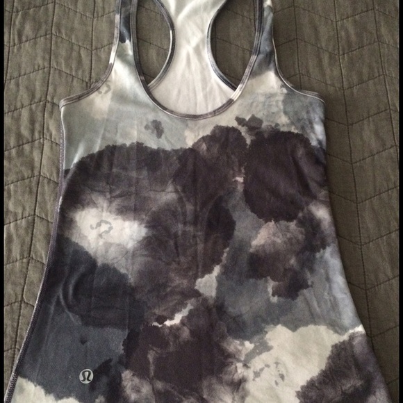 EUC lululemon athletica CRB