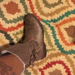 Brown comfy boots