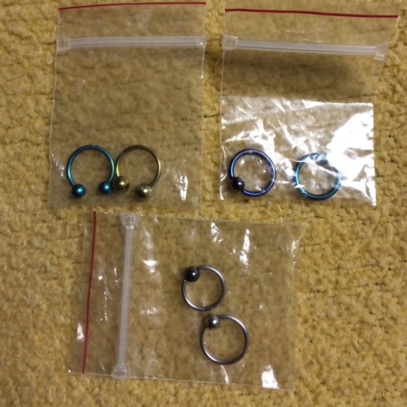 Lot of six navel rings