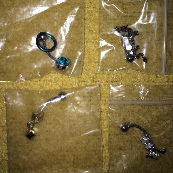 Lot of four navel rings