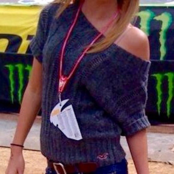 Sweater - Picture 4 of 4