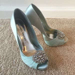 Audrey Brooke mint Iris platform pump