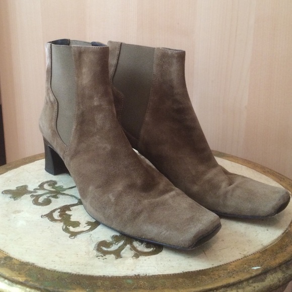 Via Spiga suede boots