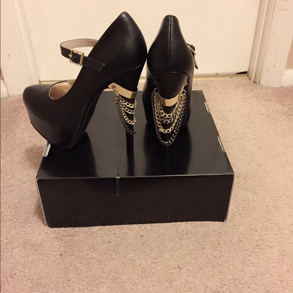 Black pumps with chains - Picture 4 of 4