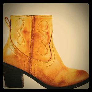Seychelles tan leather cowgirl ankle boot