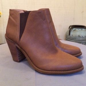 Jessica Simpson Cinco bourbon bootie size 9.5