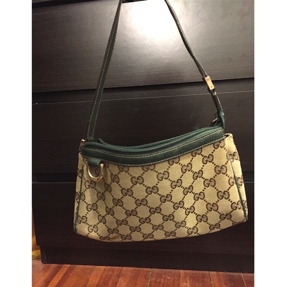 Small Authentic Gucci purse!