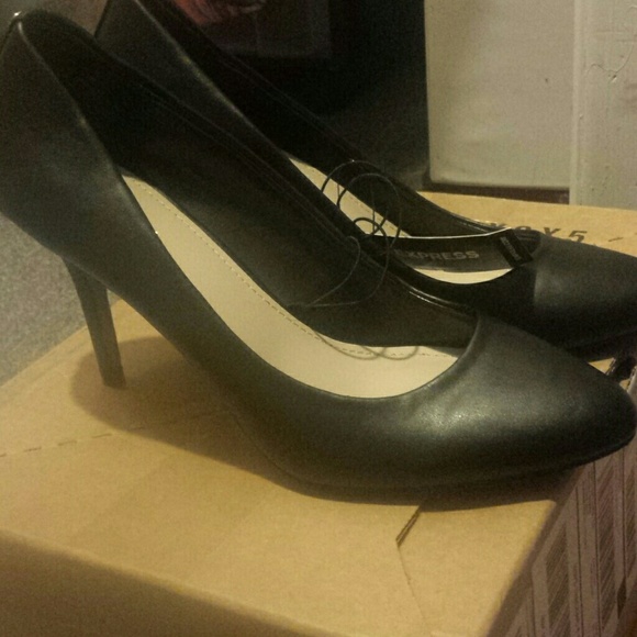 Express size 8 heels - Picture 2 of 3