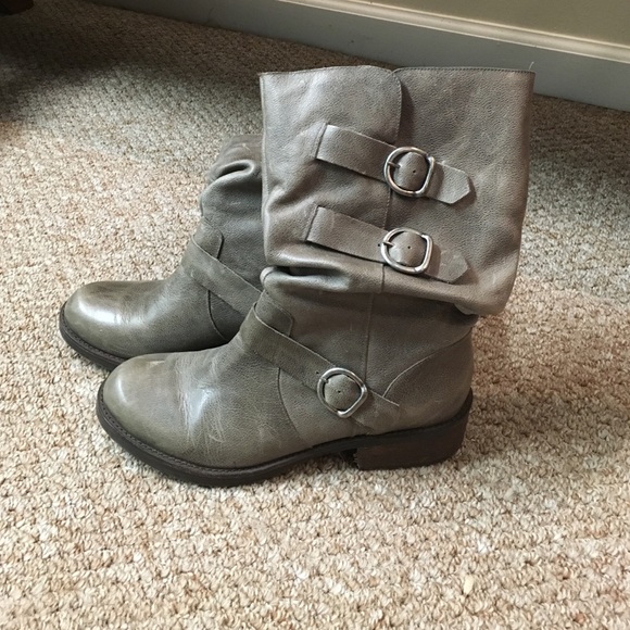 Grey leather Matisse buckled bootie