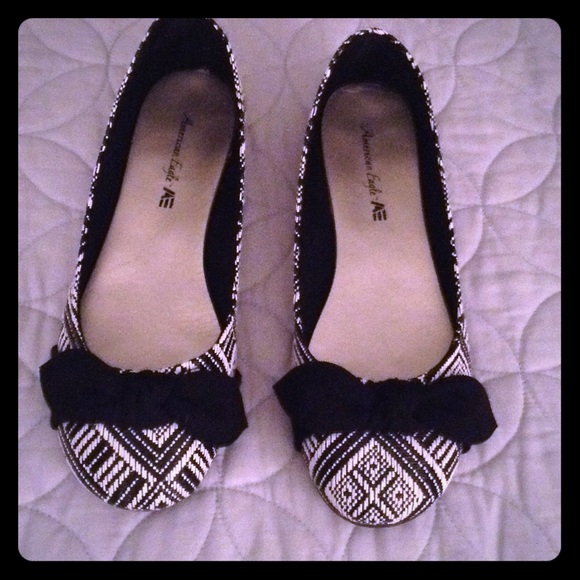 Women's size 8.5 American Eagle slip on shoes