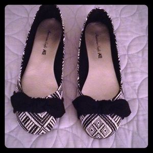 Women's size 8.5 American Eagle slip on shoes