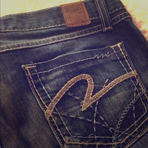 BUCKLE Jeans 💕✨ Mya style - size 30 x 33 1/2.