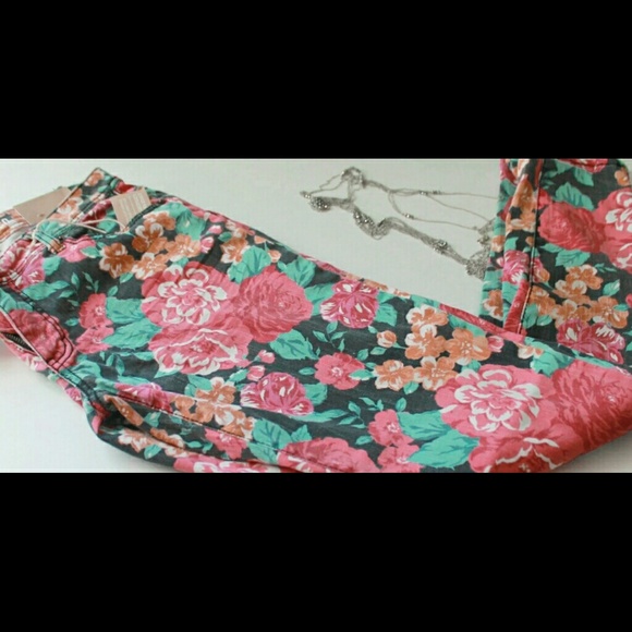 Multi-colored floral print jeans - Picture 2 of 3