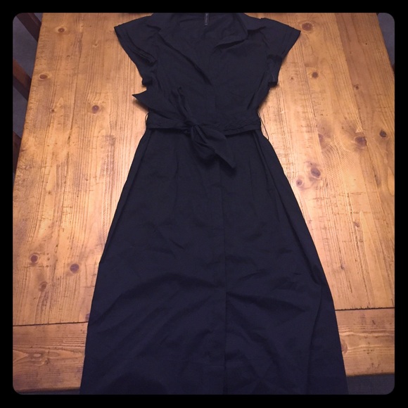 BCBGMaxAzria Dresses & Skirts - BCBG Black Button Down Cotton Dress with Belt!
