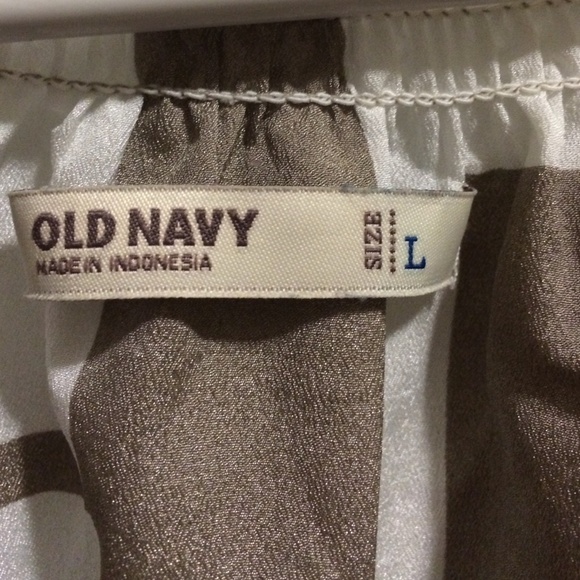 Old Navy graphic geometric top - Picture 3 of 3