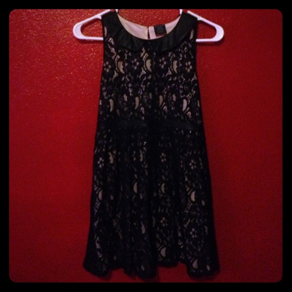 Black and pink dress, lace, leather collar