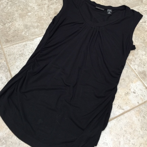 Black fitted top