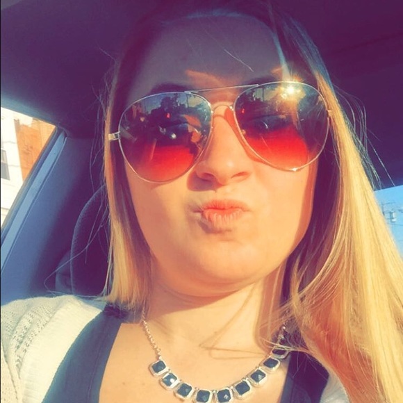 Meet your Posher, Nicole
