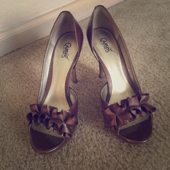 Size 8 1/2 Carlos Santana shoes.