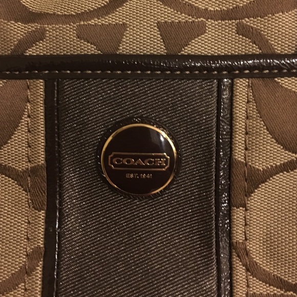 Brown and gold Coach handbag with shoulder strap - Picture 2 of 4