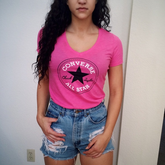 Converse Classic V-Neck Tee in Pink