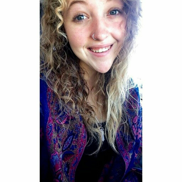 Meet your Posher, Lyndi - Picture 1 of 2