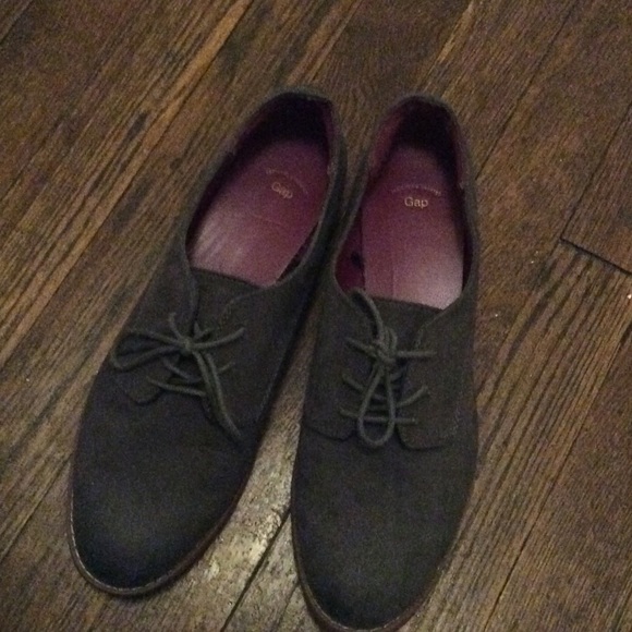 GAP laced up shoes