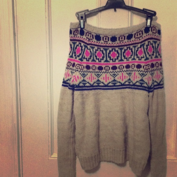 Shoulder resting wool sweater - Picture 1 of 1