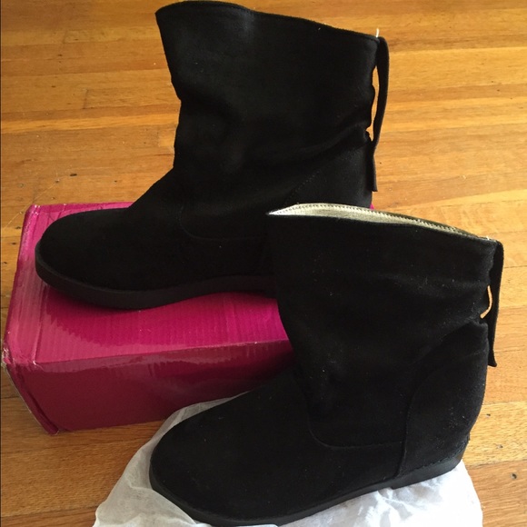 Ordered from EBay, but size too big. Never worn.