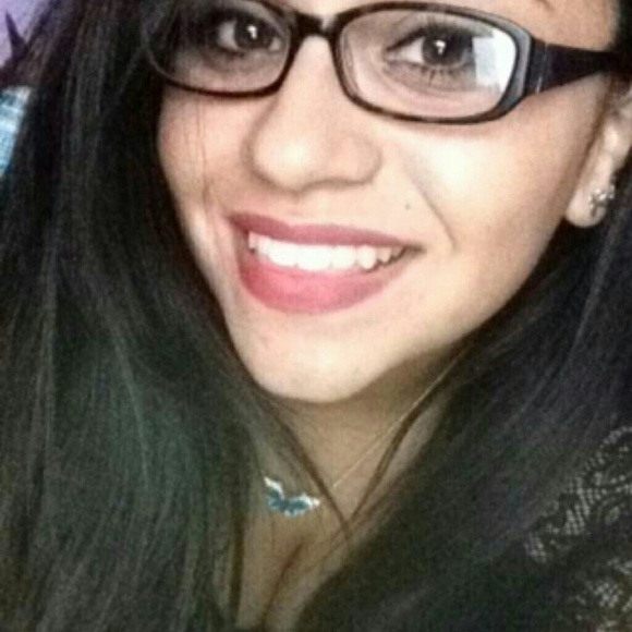 Meet your Posher, Sofia - Picture 1 of 1