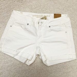 White American Eagle Shorts!