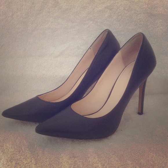 Classic black pointy toe heels, Victorias Secret
