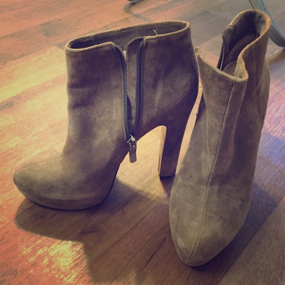 BCBG boots