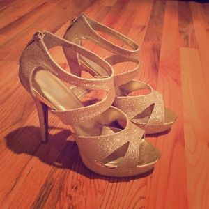 Stunning Charlotte Russe gold glitter heels