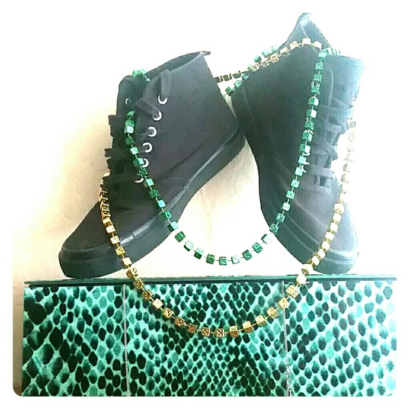 Divided High top lace up sneakers!