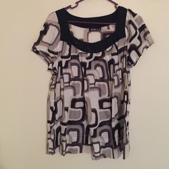 Black and WhiteCute Top