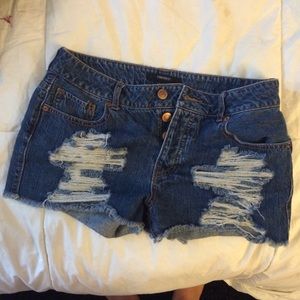 torn Jean short shorts