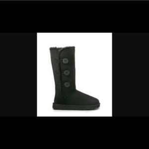 Black ugg bailey button