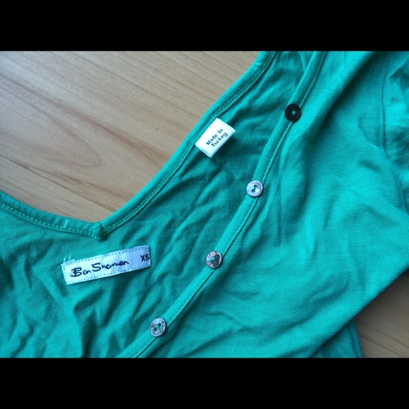 Deep v-neck tee - Picture 3 of 3