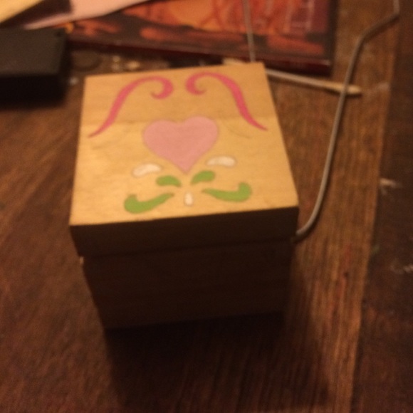 Box - Picture 1 of 1