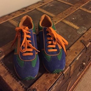 Green orange and blue Kangaroo pocket tennis shoe