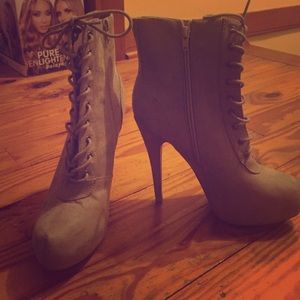 Forever 21 ankle boot. NEW size 8