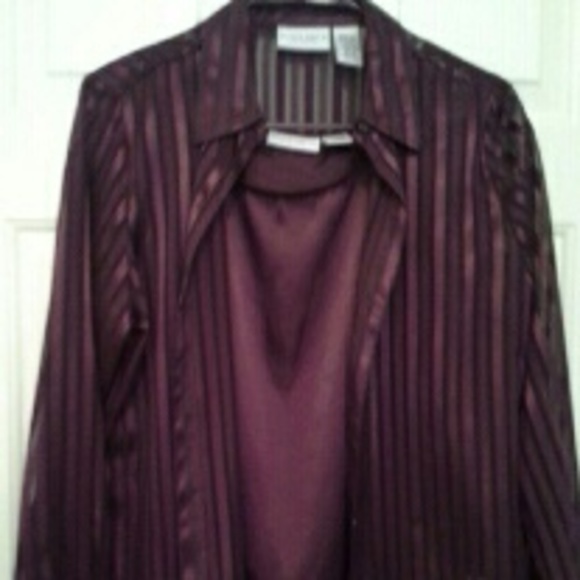 Blouse with shell. Sleeve are stripped lovely